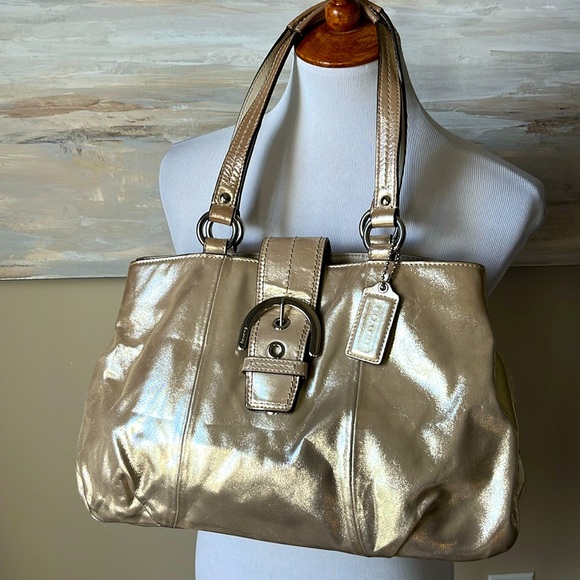 Coach metallic gold Soho East West leather shoulder bag - Picture 2 of 11